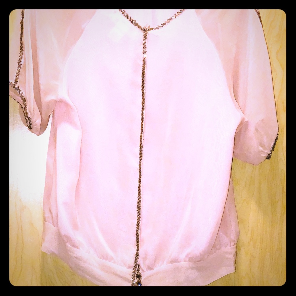 Francesca’s Vented Blush Top 💕